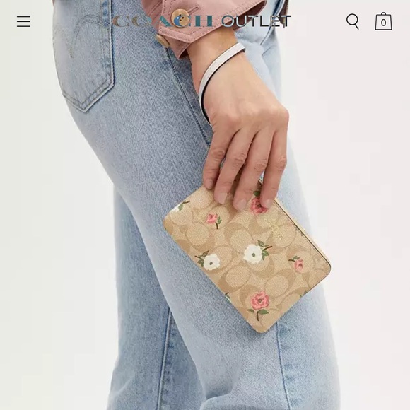 Corner Zip Wristlet In Signature Canvas With Floral Print 🌸 - Picture 5 of 6